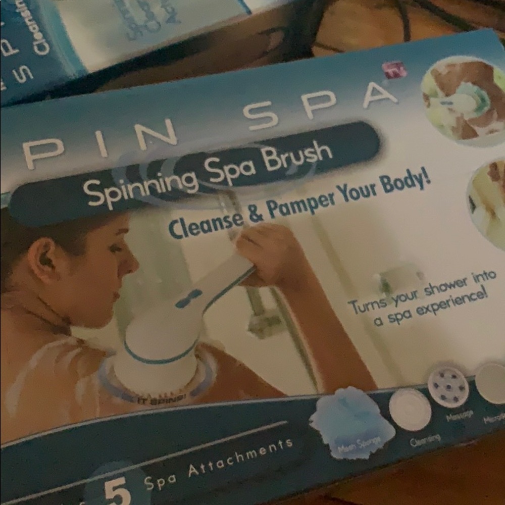 Bundle shower brush +face brush brand new